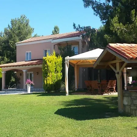 Отель Pine Club Boutique 3*